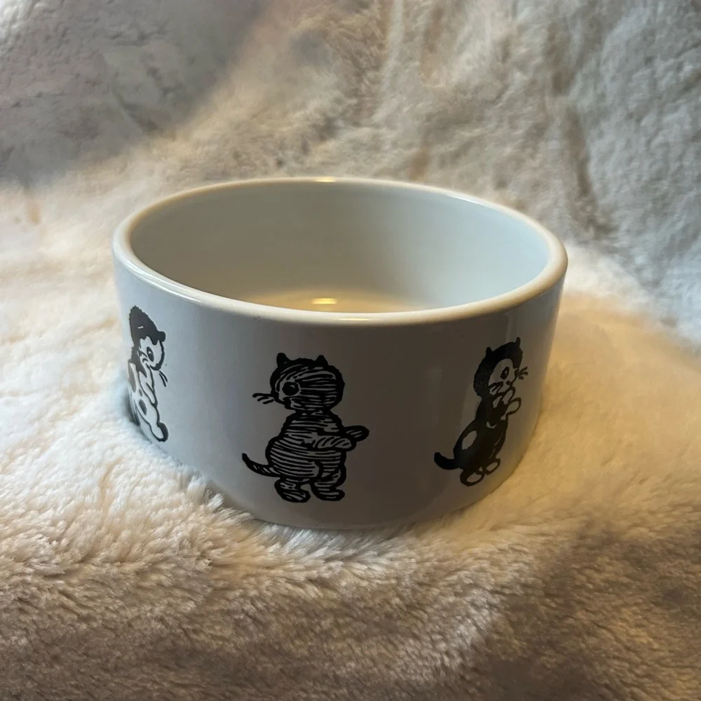 Cute Cat Water Dish with Black and White Cats - Picture 2 of 7